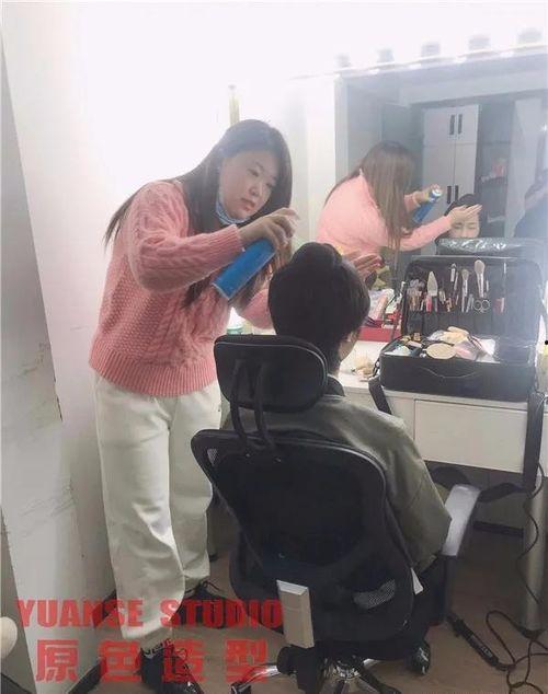 娱乐公司员工吃瓜现场,员工吃瓜现场揭秘幕后故事 第2张 娱乐公司员工吃瓜现场,员工吃瓜现场揭秘幕后故事 第2张